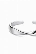 Bruce & Co Vérité – Adjustable Twist Ring, Polished Silver-Tone