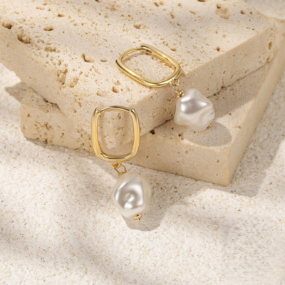 Bruce & Co Denise – Irregular Pearl Drop Hoop Earrings