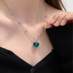 Bruce & Co Aura – Color-Changing Heart Necklace