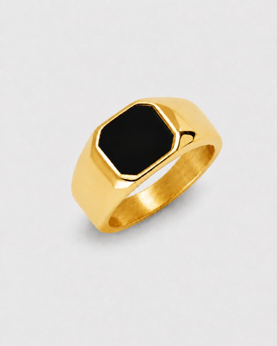 Bruce & Co Men’s Black Inlay Signet Ring, Gold-Plated Steel, US 7–13