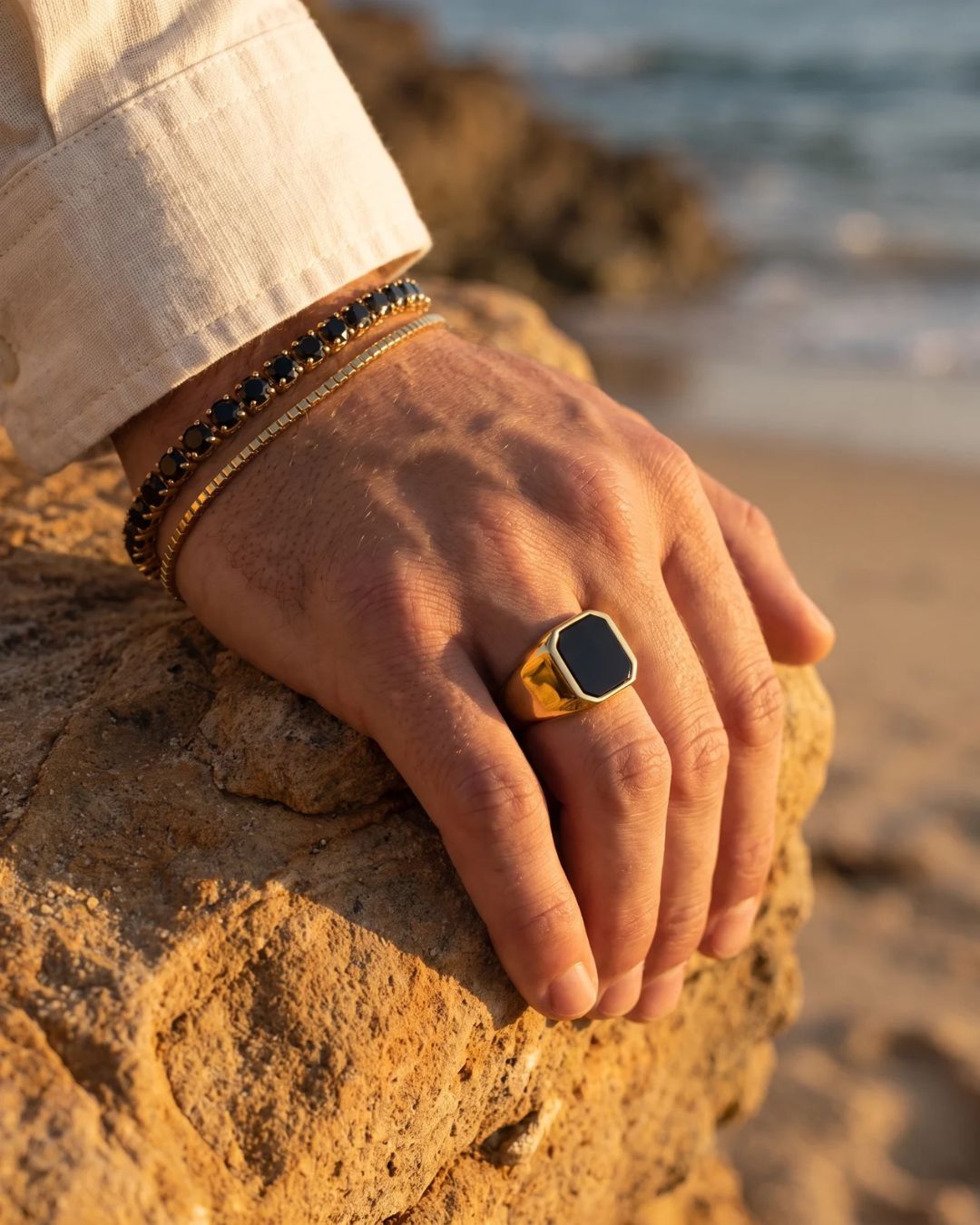 Bruce & Co Men’s Black Inlay Signet Ring, Gold-Plated Steel, US 7–13