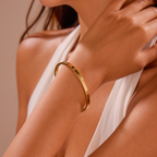 Bruce & Co Love Refined – Slim Screw Detail Bangle