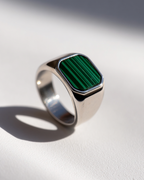 Bruce & Co Malachio – Men’s Green Malachite Signet Ring, Silver-Plated Steel