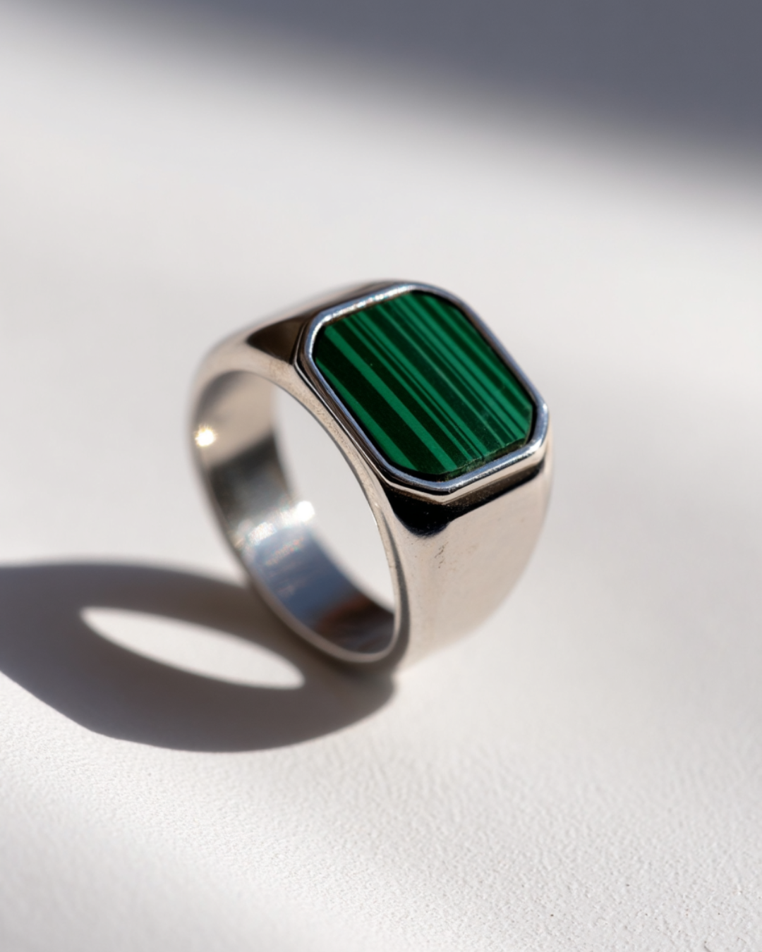 Bruce & Co Malachio – Men’s Green Malachite Signet Ring, Silver-Plated Steel