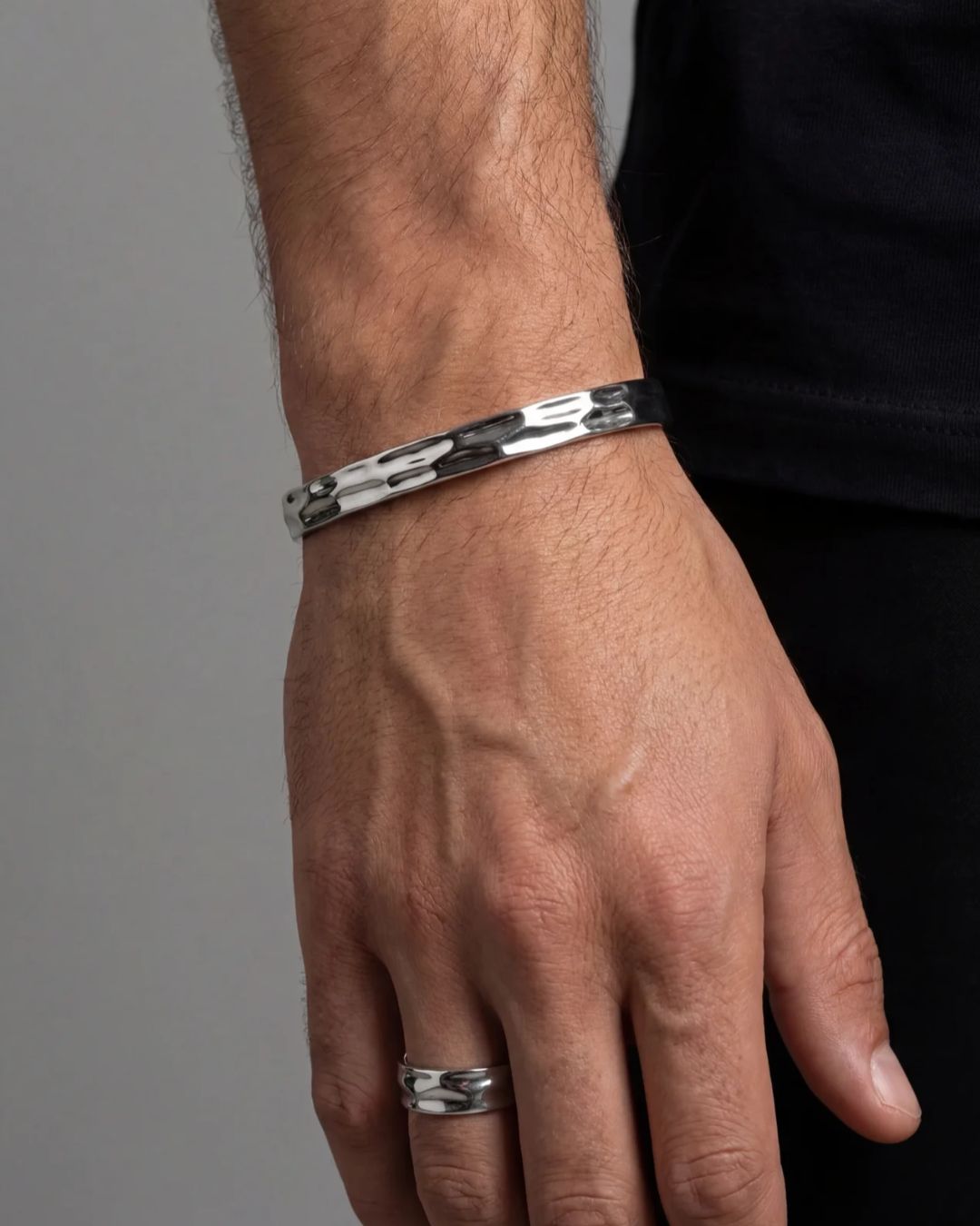 Bruce & Co Men’s Wave Open Cuff Bracelet, Silver-Tone Stainless Steel