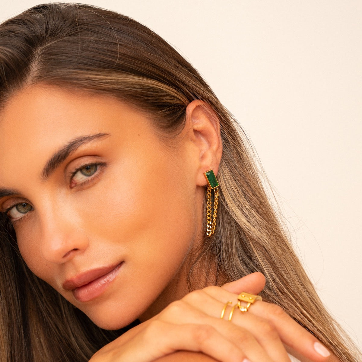 Bruce & Co Esmeralda – Green Rectangular Chain Earrings