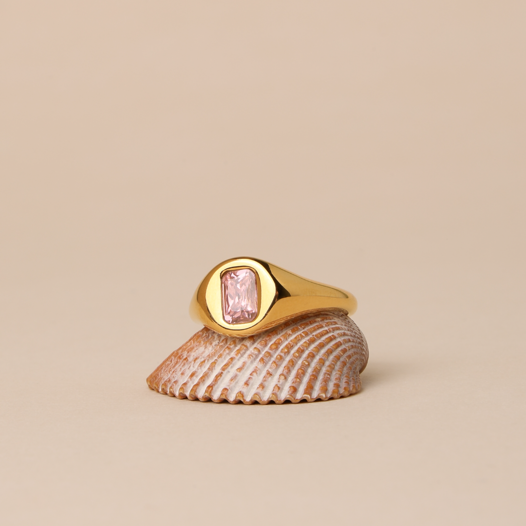 Bruce & Co Rosé – Pink Zircon Signet Ring, 4 × 6 mm