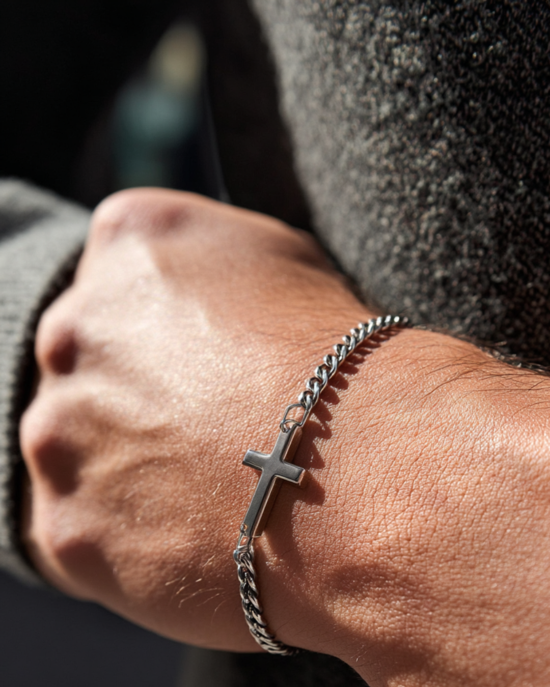 Bruce & Co Men’s Cuban Chain Cross Bracelet, 3 mm, Platinum-Plated Steel