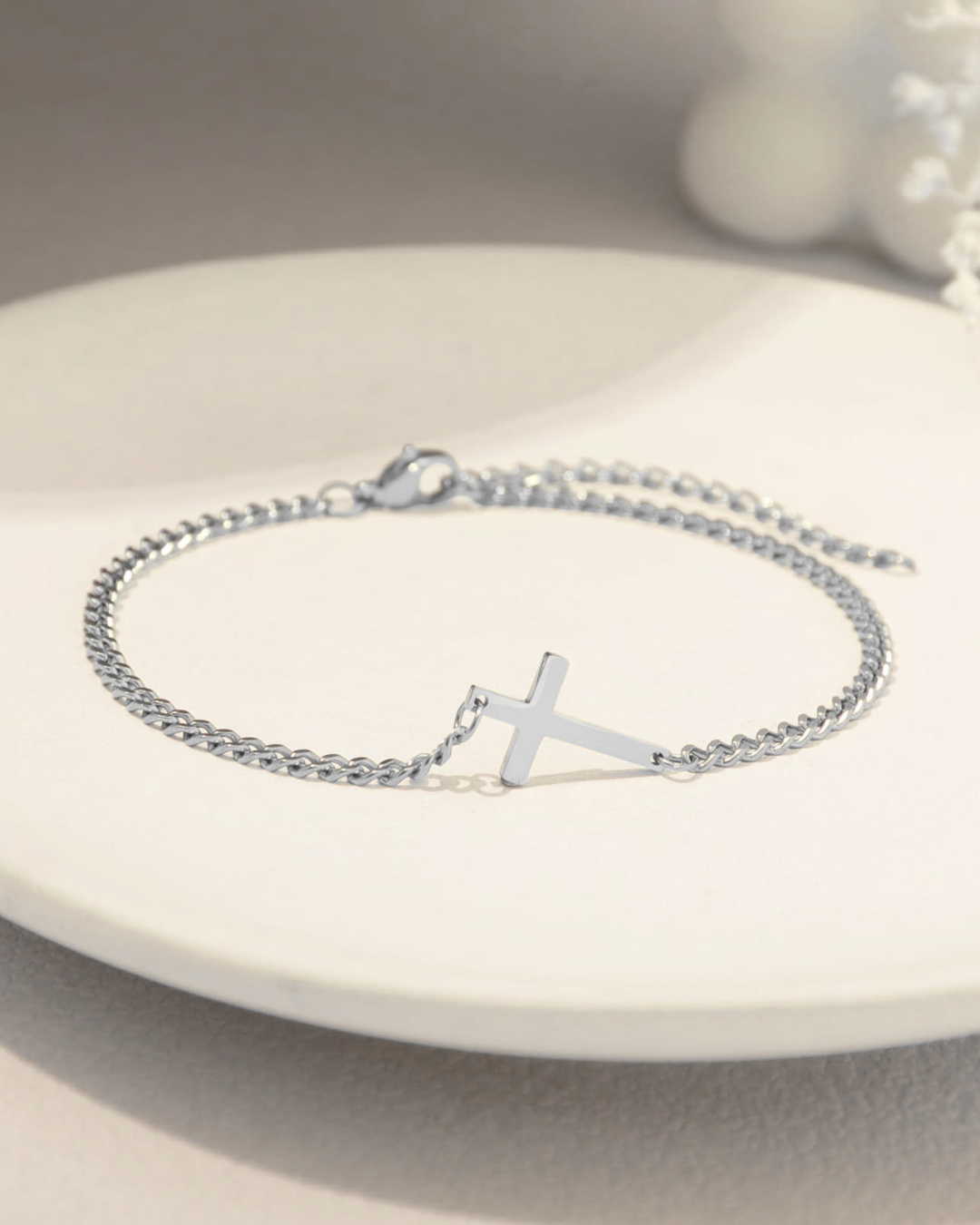 Bruce & Co Men’s Cuban Chain Cross Bracelet, 3 mm, Platinum-Plated Steel