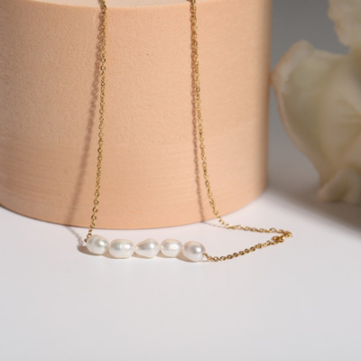 Bruce & Co Kona – Five Pearl Detail Chain Necklace