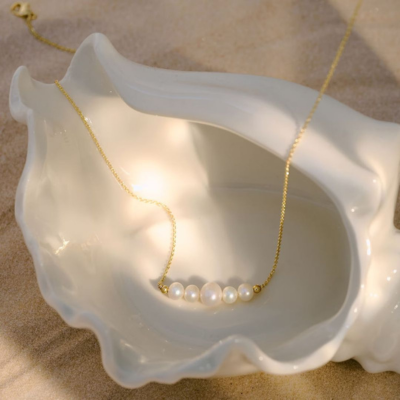 Bruce & Co Kona – Five Pearl Detail Chain Necklace