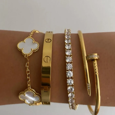Bruce & Co Toscane – White Clover Nail and Screw Bracelet Set