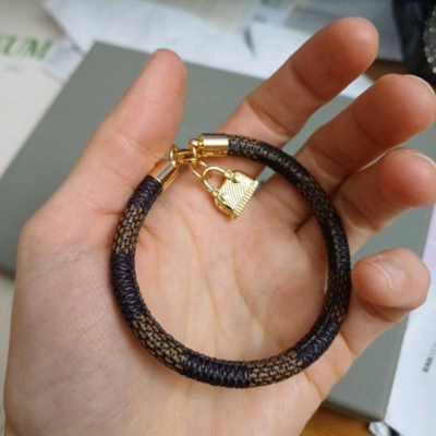Bruce & Co Lulu – Brown Cord Bag Charm Bracelet