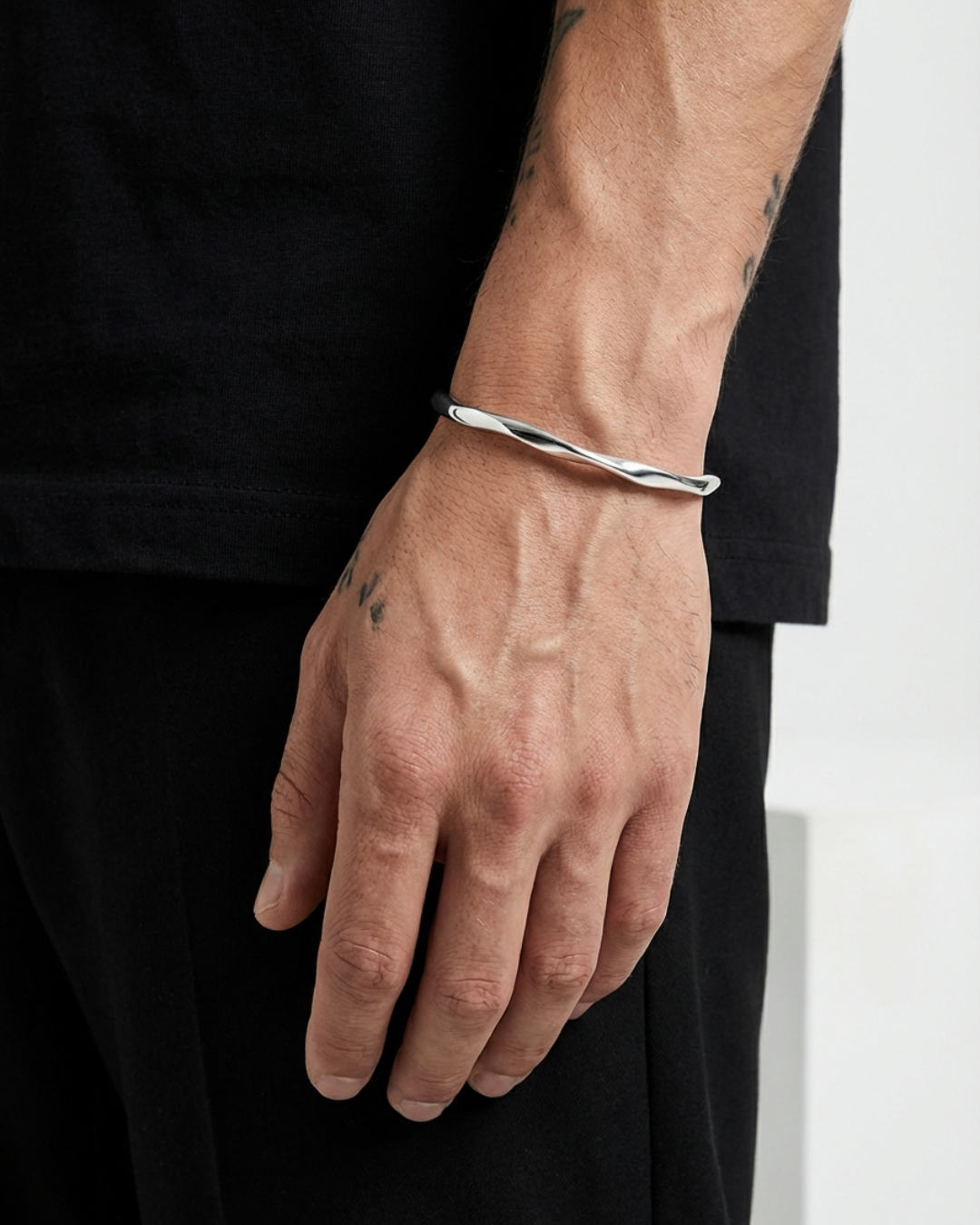 Bruce & Co Vérité – Twist Cuff Bracelet, Polished Silver-Tone