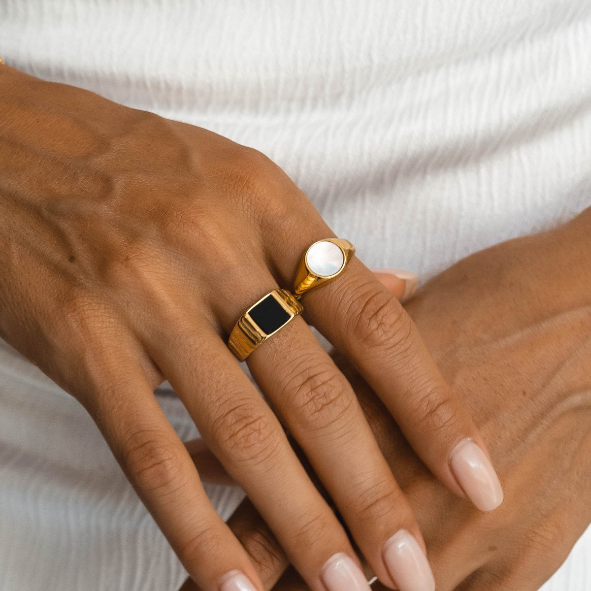 Bruce & Co Kaya – Black Onyx Ribbed Signet Ring