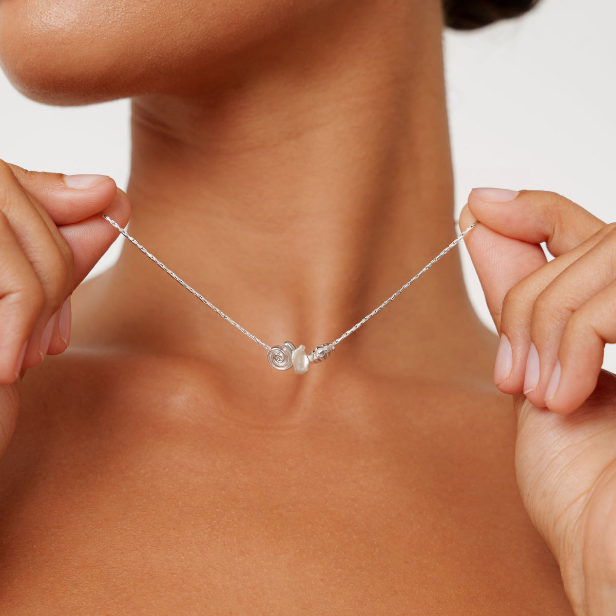 Bruce & Co Shore – Shell and Freshwater Pearl Necklace, Adjustable