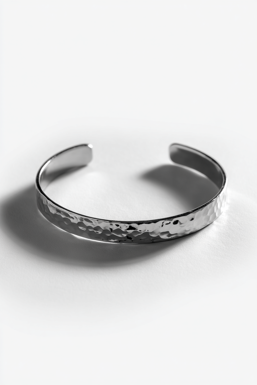 Bruce & Co Costa Bruta – Men’s Hammered Stainless Steel Cuff Bracelet, 6 mm