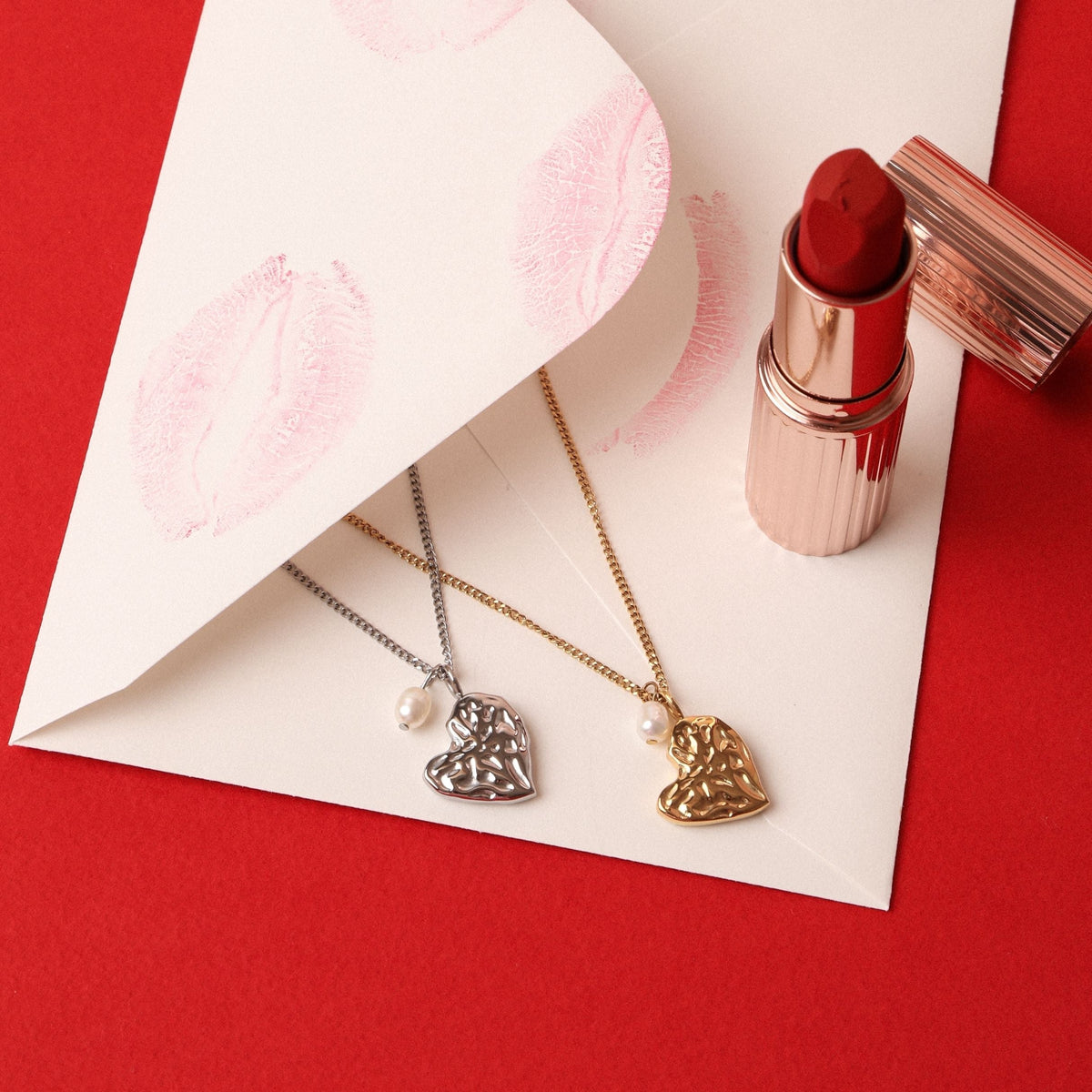 Bruce & Co Valentine – Textured Heart and Pearl Necklace