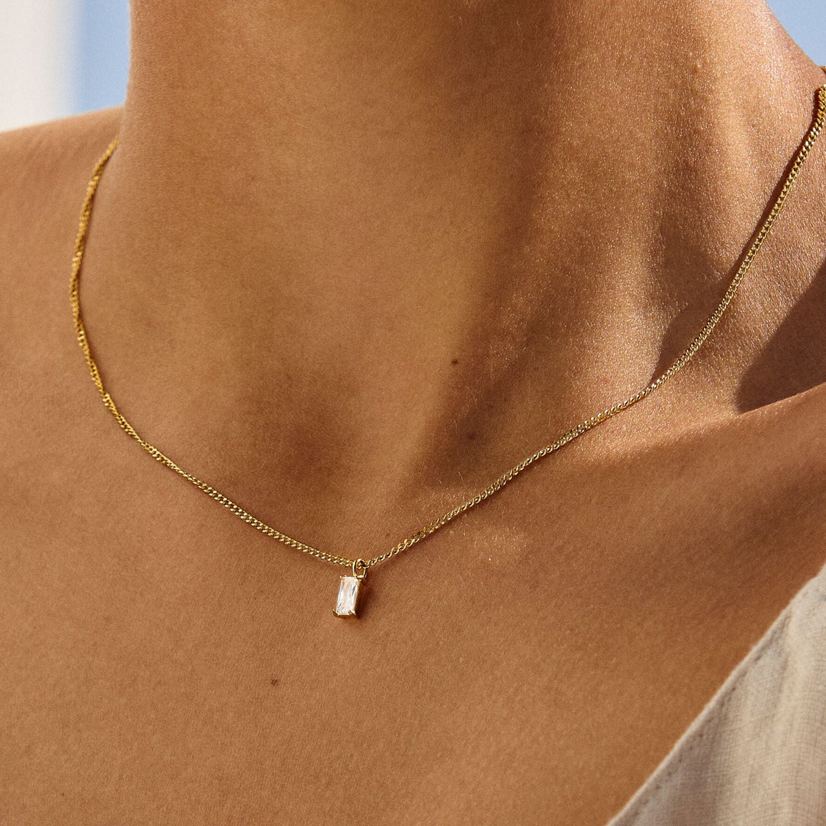 Bruce & Co Glow – Clear Rectangular Pendant Necklace, 45 cm