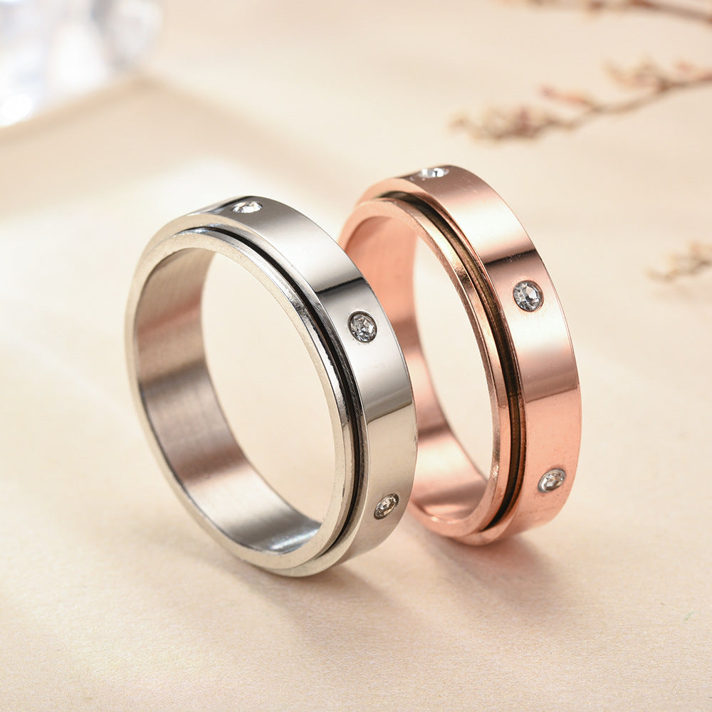 Bruce & Co Livia – Spinner Band Ring with Clear Details