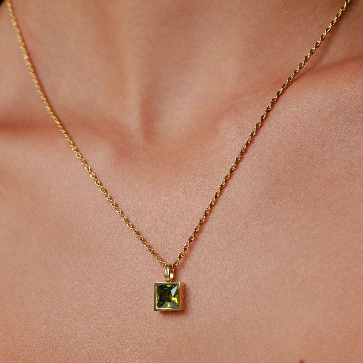 Bruce & Co Verde – Square Green Zircon Rope Necklace