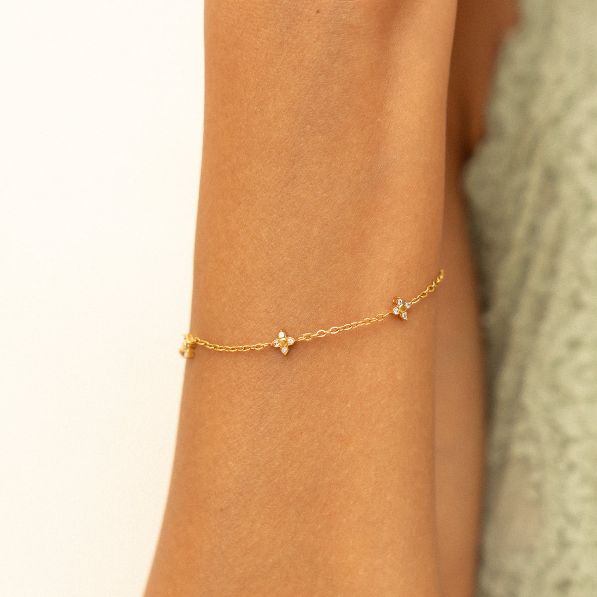 Bruce & Co Quatrefoil Zircon Station Bracelet, Steel