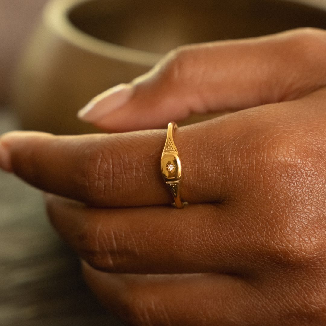 Bruce & Co Starlight – Starburst White Stone Signet Ring
