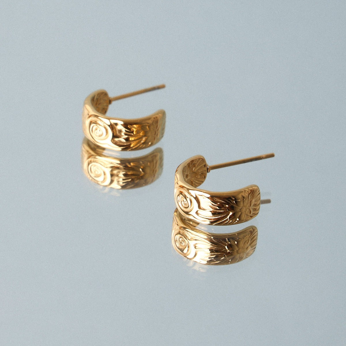 Bruce & Co Bloom – Engraved Floral Half-Hoop Stud Earrings