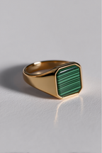 Bruce & Co Malachio – Men’s Green Malachite Signet Ring, Gold-Plated Steel