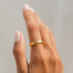 Bruce & Co Dune – Sculpted Wavy Band Ring, Steel