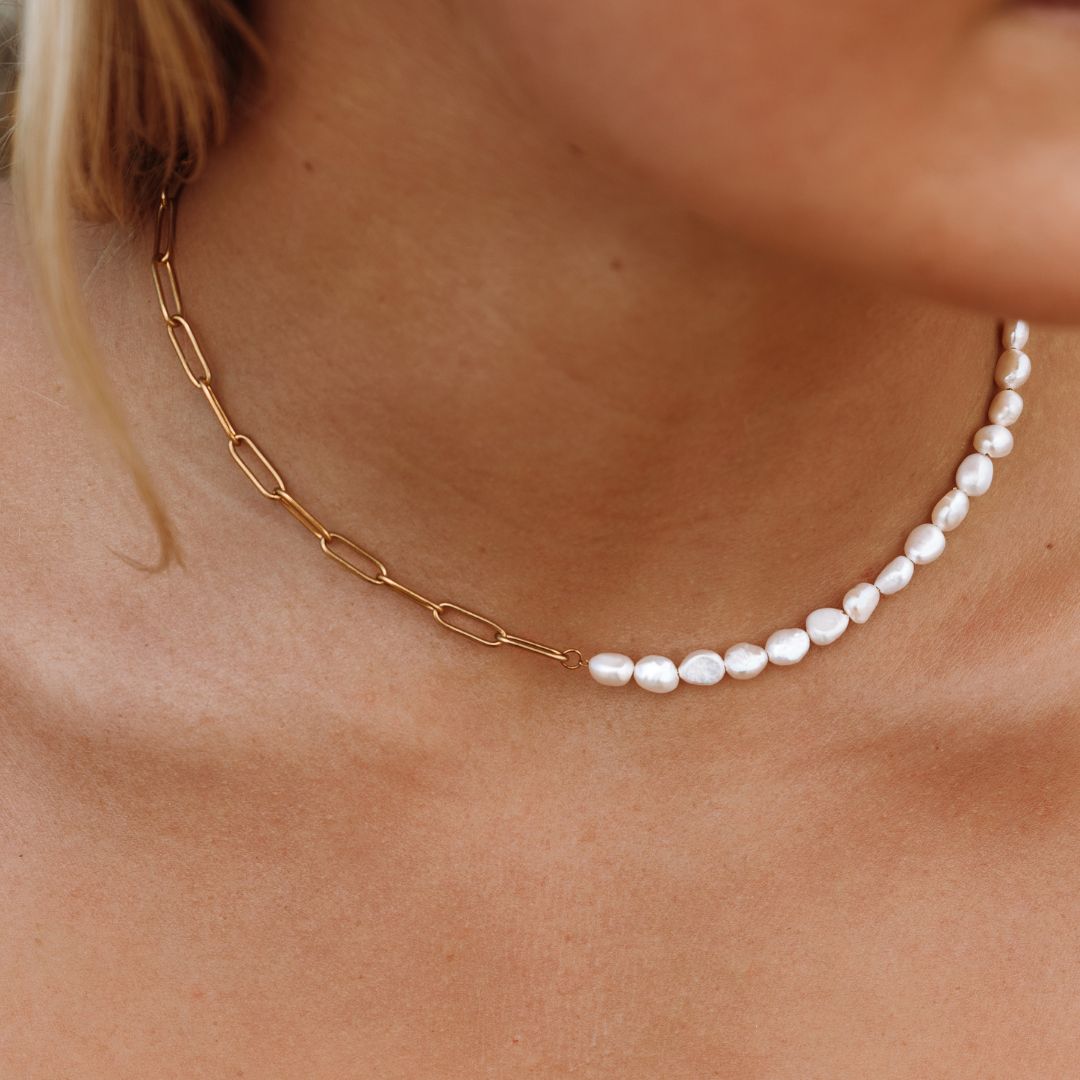 Bruce & Co Mykonos – Half Pearl and Paperclip Necklace, 39 cm