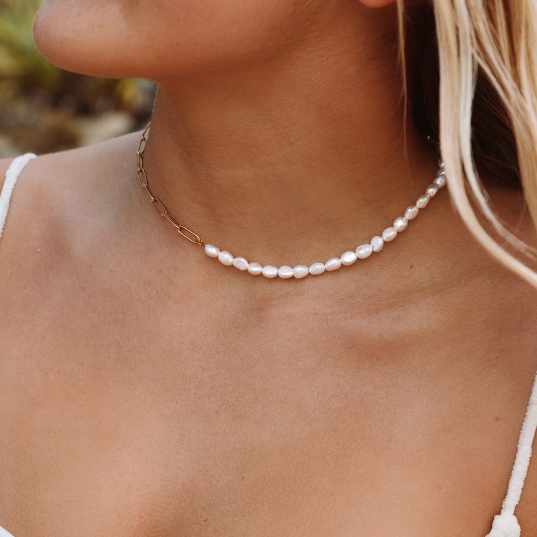 Bruce & Co Mykonos – Half Pearl and Paperclip Necklace, 39 cm