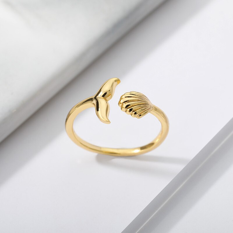 Bruce & Co Island – Adjustable Shell and Whale Tail Ring