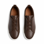 Bruce & Co Norvane dark brown laceless low-top sneakers top view on pure white