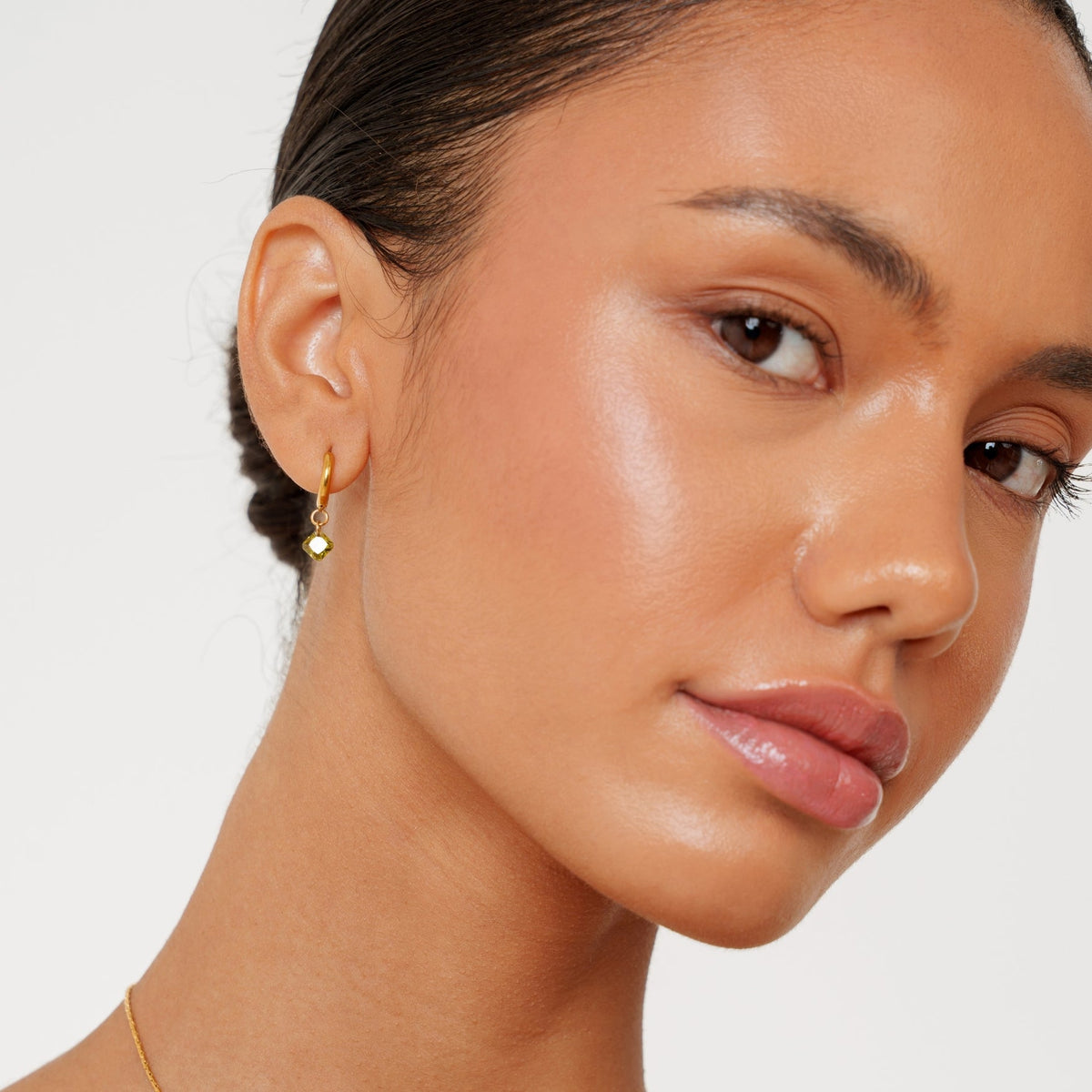 Bruce & Co Lime – Green Zircon Drop Hoop Earrings, 10 mm