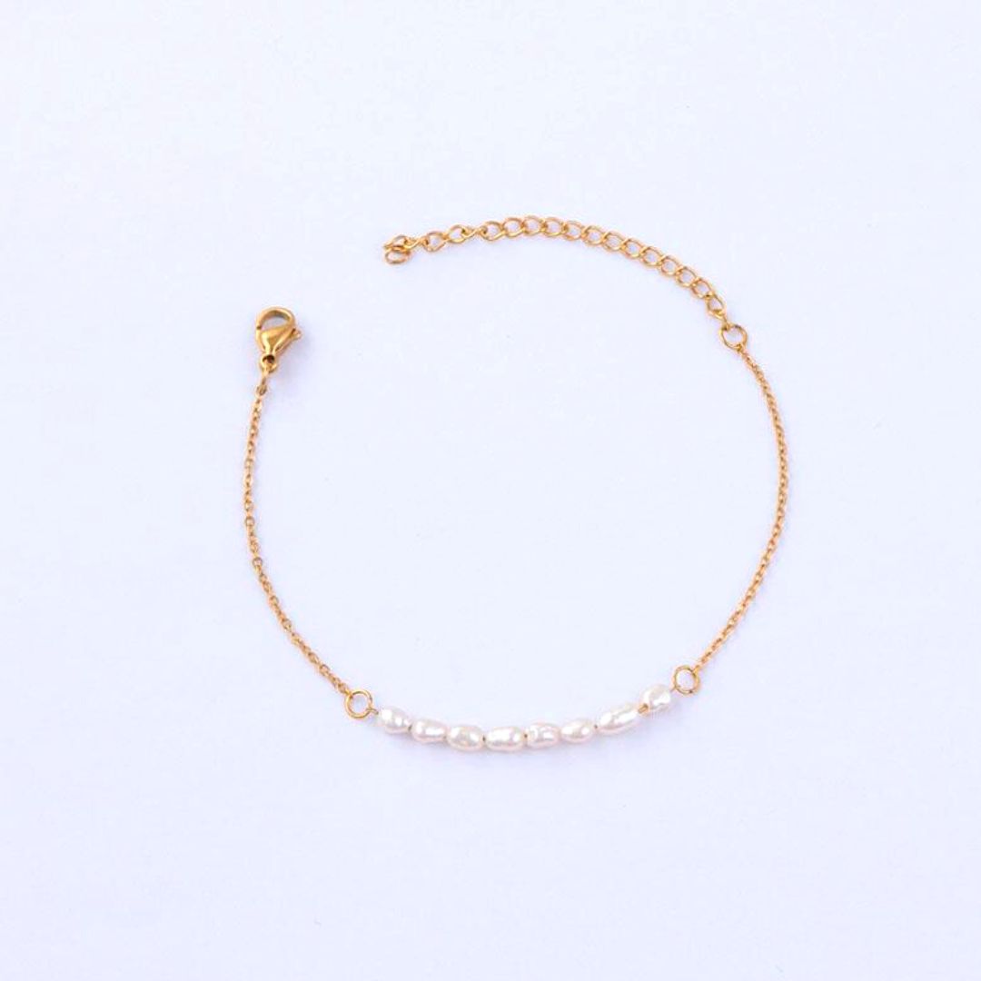 Bruce & Co Mini Pearl Chain Bracelet, 15–18 cm, Gold PVD Steel