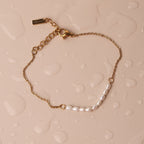 Bruce & Co Mini Pearl Chain Bracelet, 15–18 cm, Gold PVD Steel