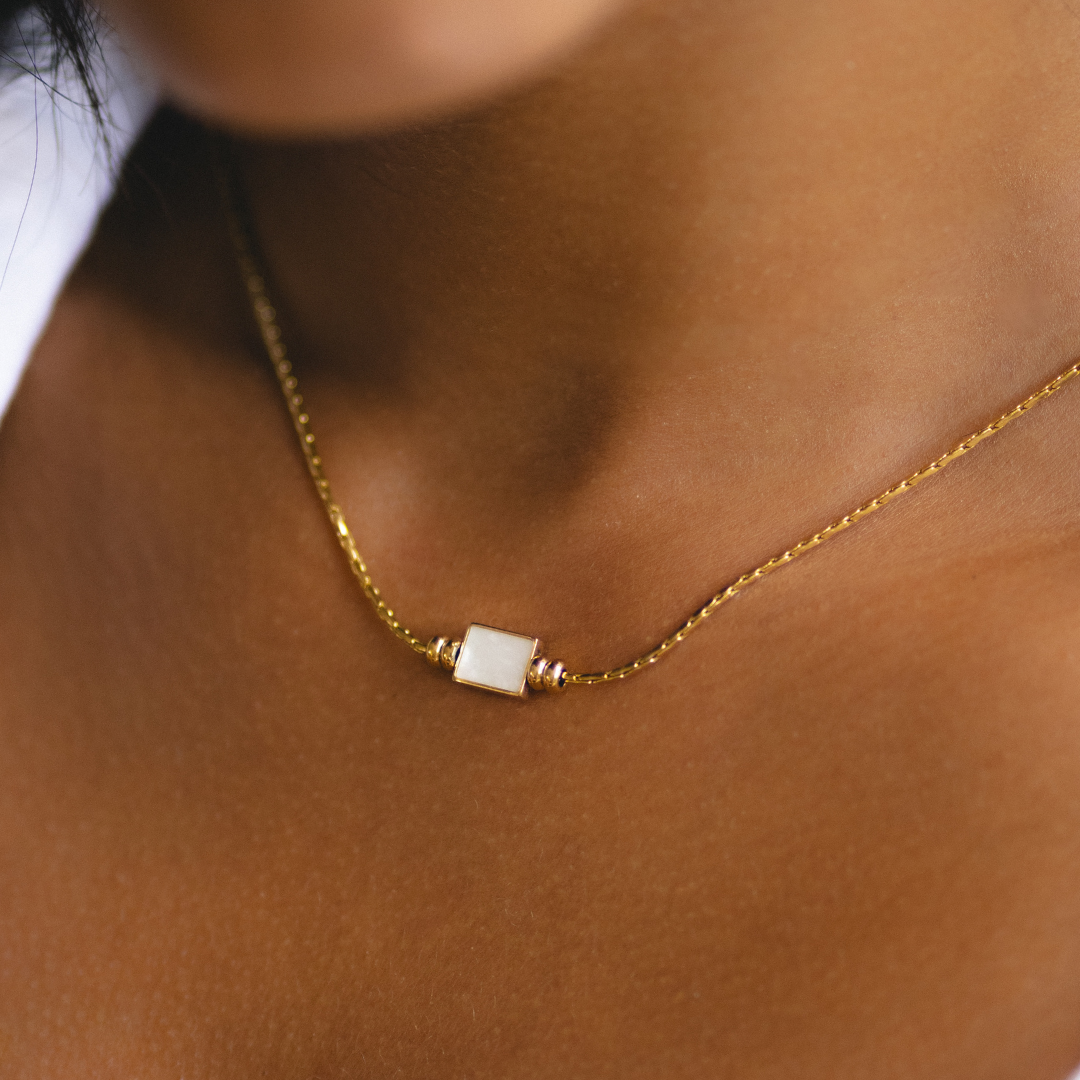 Bruce & Co Lune – Mother-of-Pearl Pendant Necklace, Stainless Steel