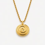 Bruce & Co Nalu – Spiral Disc Pendant Necklace, 19 mm, Gold PVD Steel