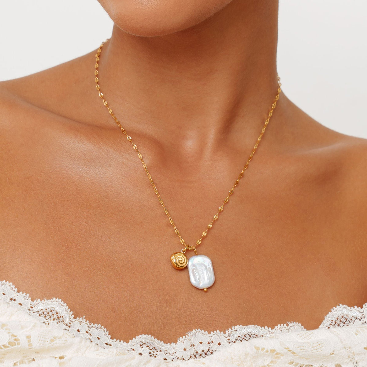 Bruce & Co Seashell Cove – Pearl and Spiral Shell Pendant Necklace