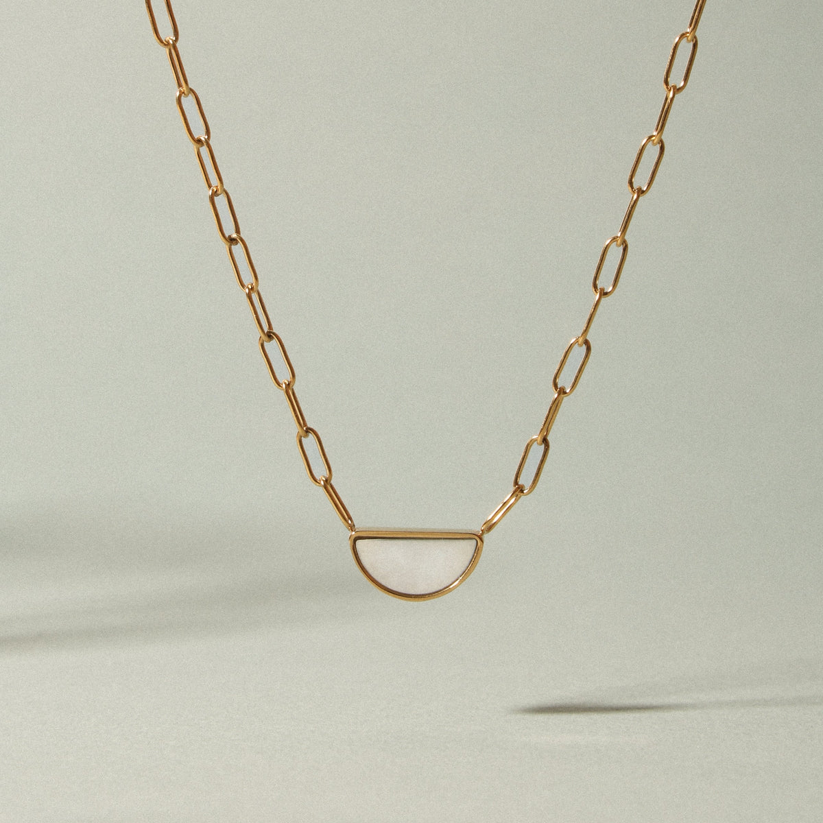 Bruce & Co Muse – Mother of Pearl Paperclip Choker