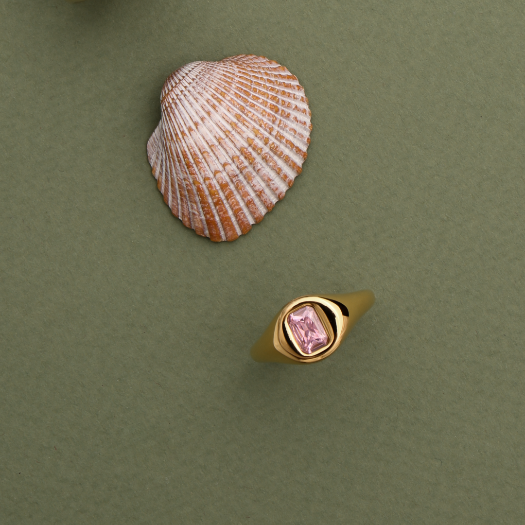 Bruce & Co Rosé – Pink Zircon Signet Ring, 4 × 6 mm