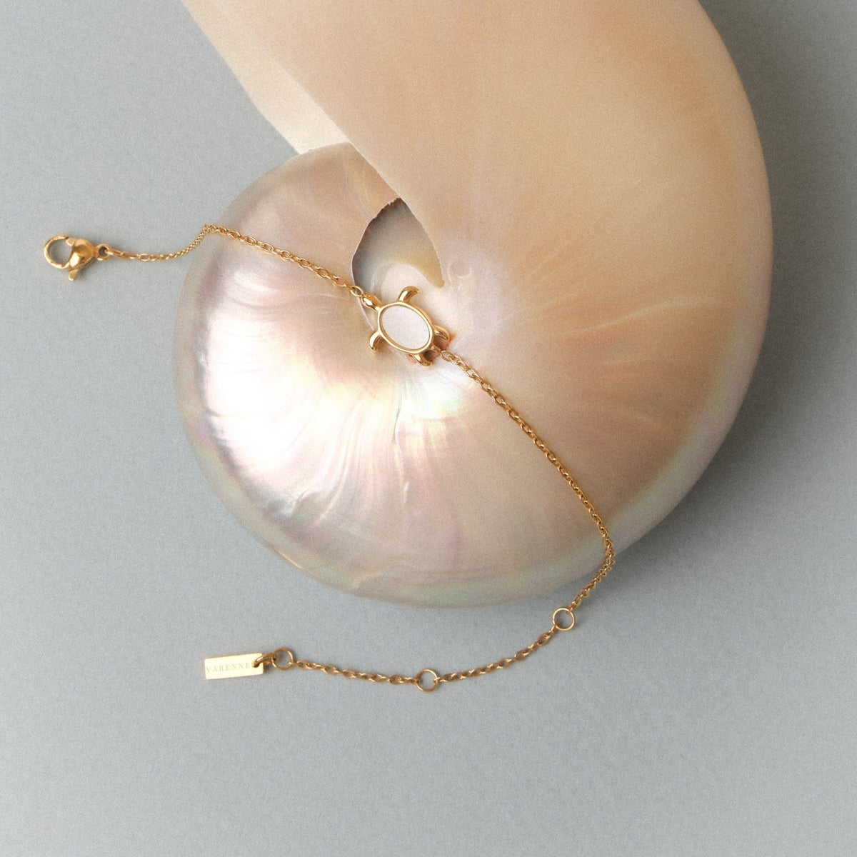 Bruce & Co Guardian – Mother of Pearl Turtle Bracelet