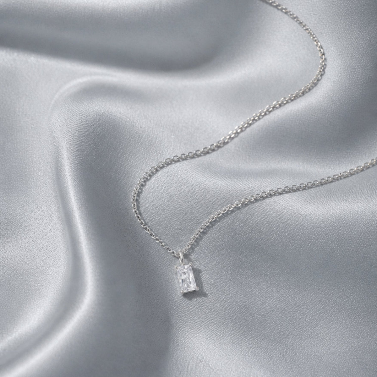 Bruce & Co Glow – Clear Rectangular Pendant Necklace, 45 cm