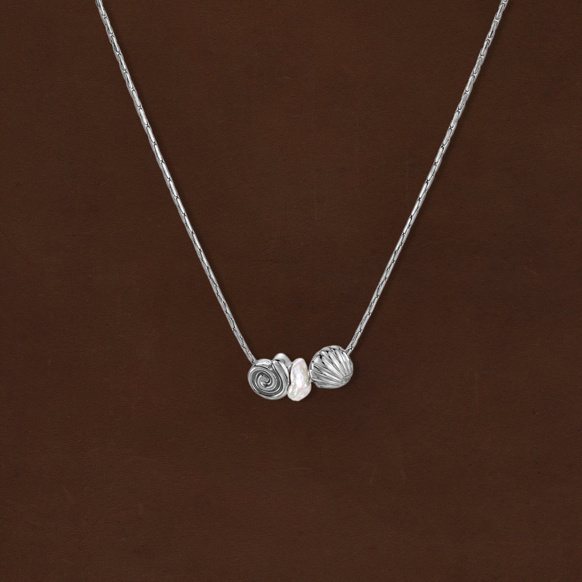 Bruce & Co Shore – Shell and Freshwater Pearl Necklace, Adjustable