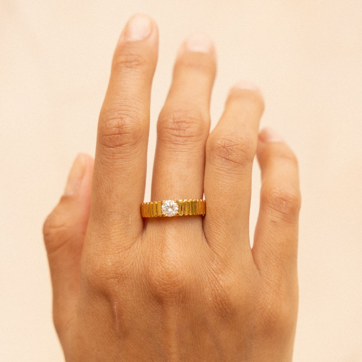 Bruce & Co Aspen – Round White Zircon Ribbed Ring