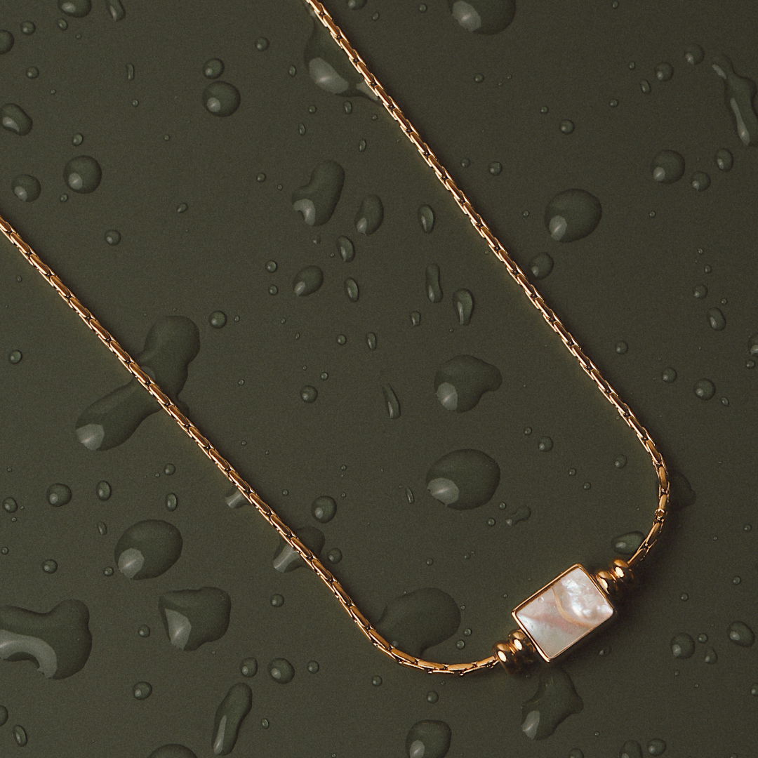 Bruce & Co Lune – Mother-of-Pearl Pendant Necklace, Stainless Steel