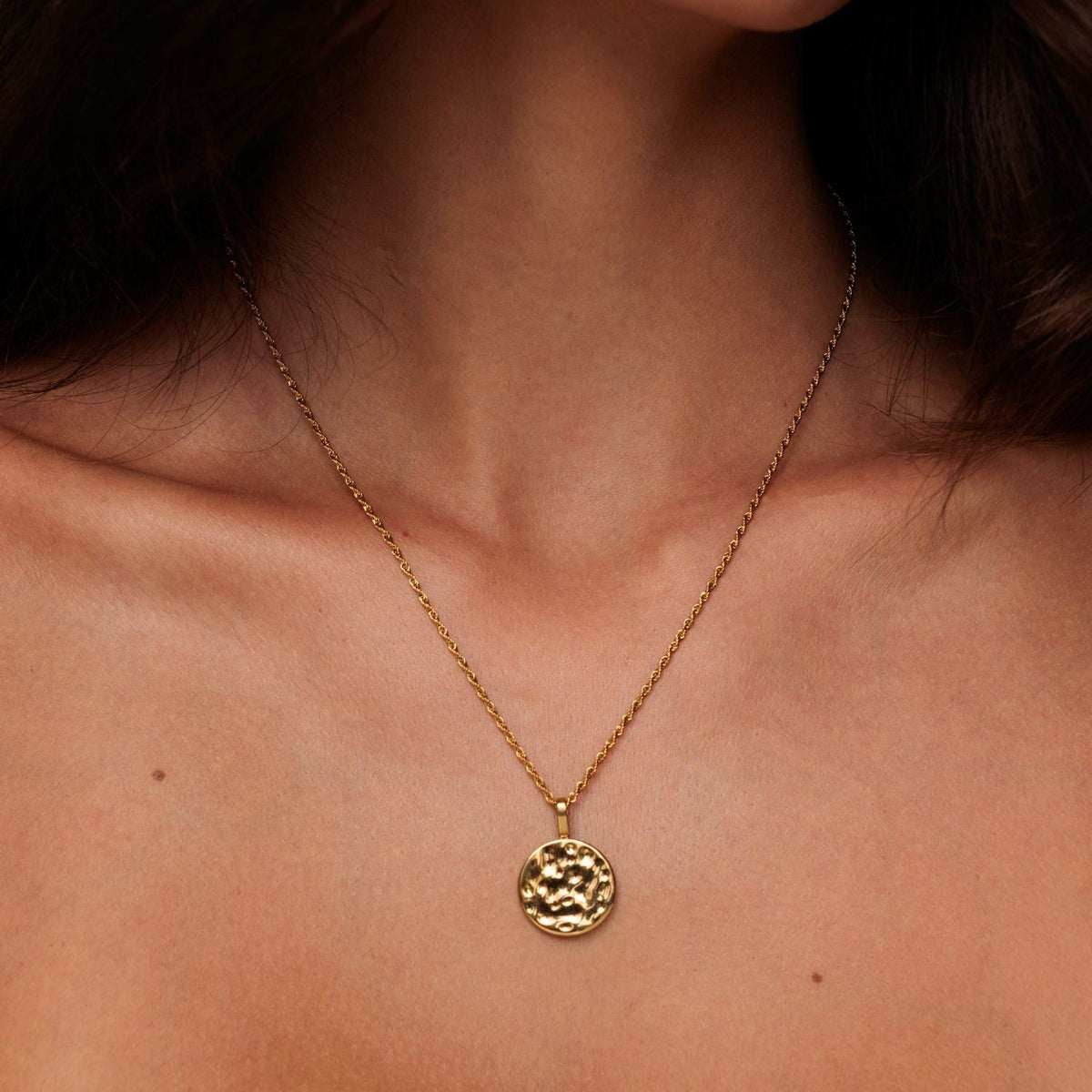 Bruce & Co Sorella – Hammered Disc Pendant Necklace