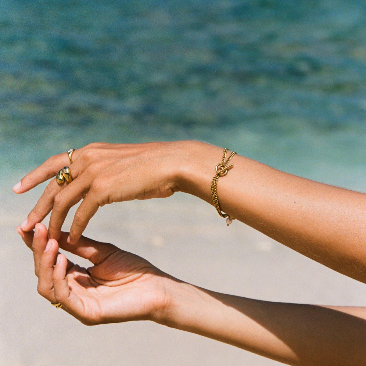 Bruce & Co Señora – Double Chain Coin and Freshwater Pearl Bracelet