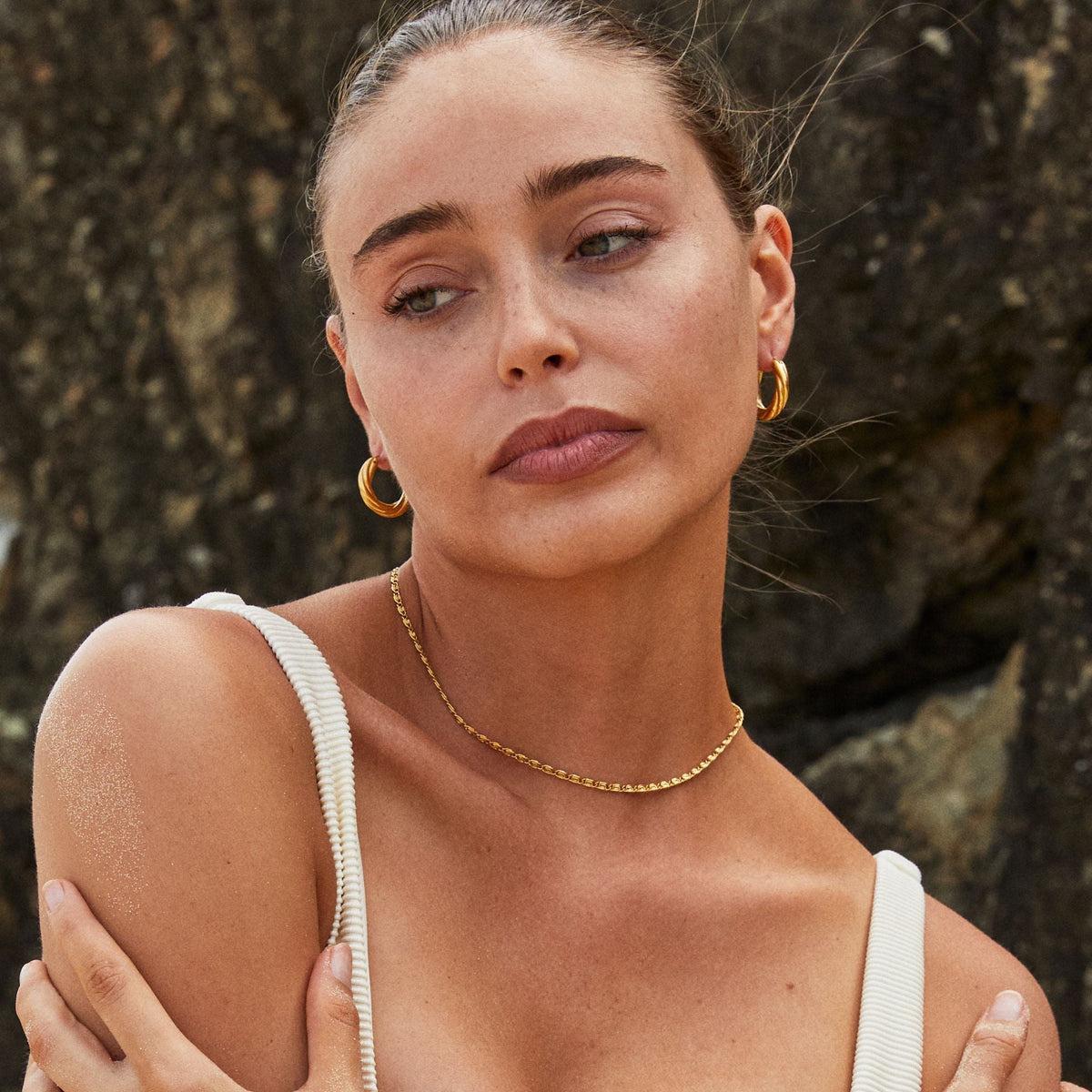Bruce & Co Everyday – Twisted Hoop Earrings, 23 mm